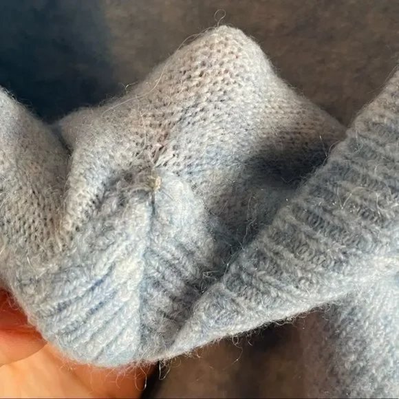 J. Crew Merino Wool/Alpaca Blend Baby Blue Super Soft V-Neck Sweater || SZ XS - Picture 7 of 9